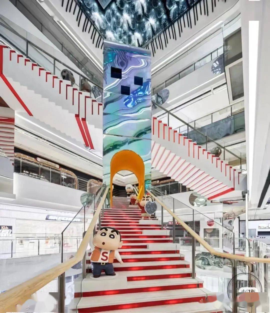 看这14个购物中心玩转「阶梯场景」_楼梯_空间_中庭