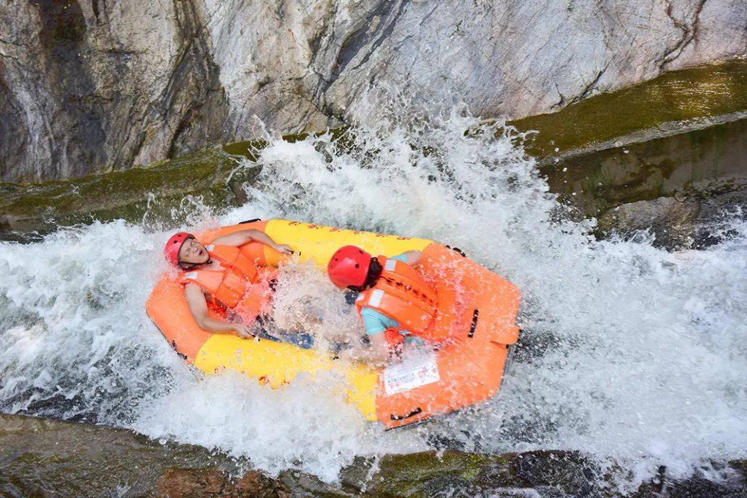 周洛漂流梦幻时空浏阳61周洛飞瀑漂流周洛大峡谷一日团建