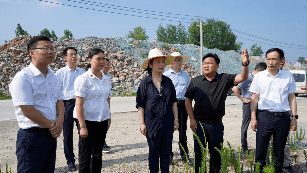 她强调,要坚决落实河湖长制,扎实有效推进治水管水各项工作,推动南河