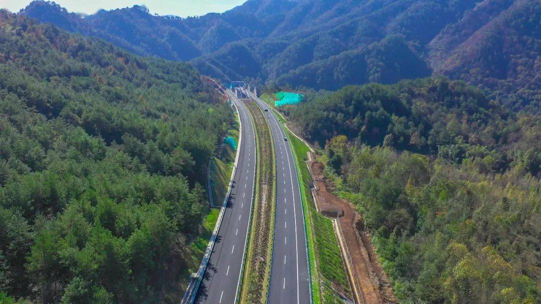 安徽交通这十年 幸福路 铺进大山深处 高速公路 旌德 山村里