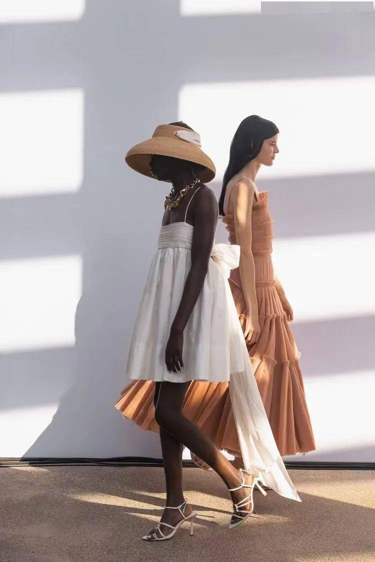 这条裙子 从盛夏美到早秋 Bahnsen Cecilie 品牌