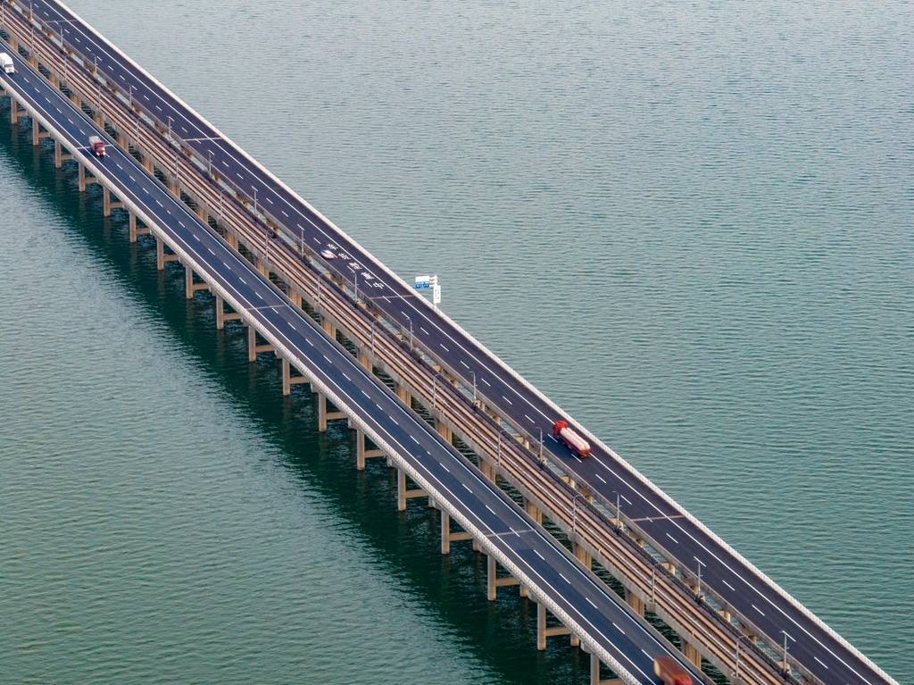 航拍江蘇南京高淳石臼湖大橋 日落時分氣勢雄偉_石臼_高淳_大橋