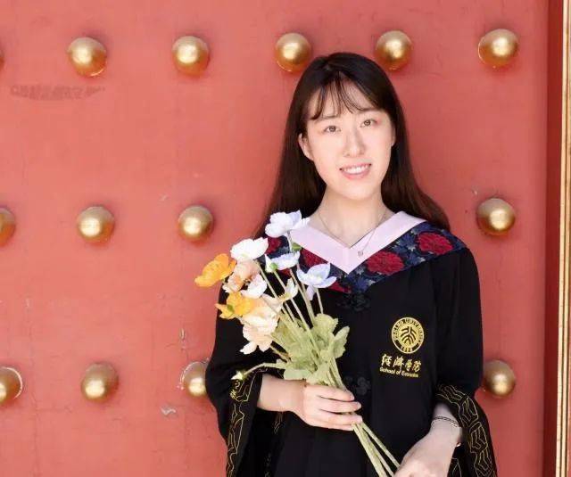 伴着渐浓的夏意,离别的钟声正在缓缓敲响,北京大学经济学院2022届毕业