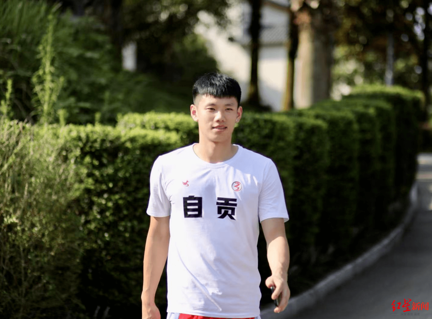 段丰伟 资料图 摄影张伟带着这一光环,2020年8月的cba选秀大会上