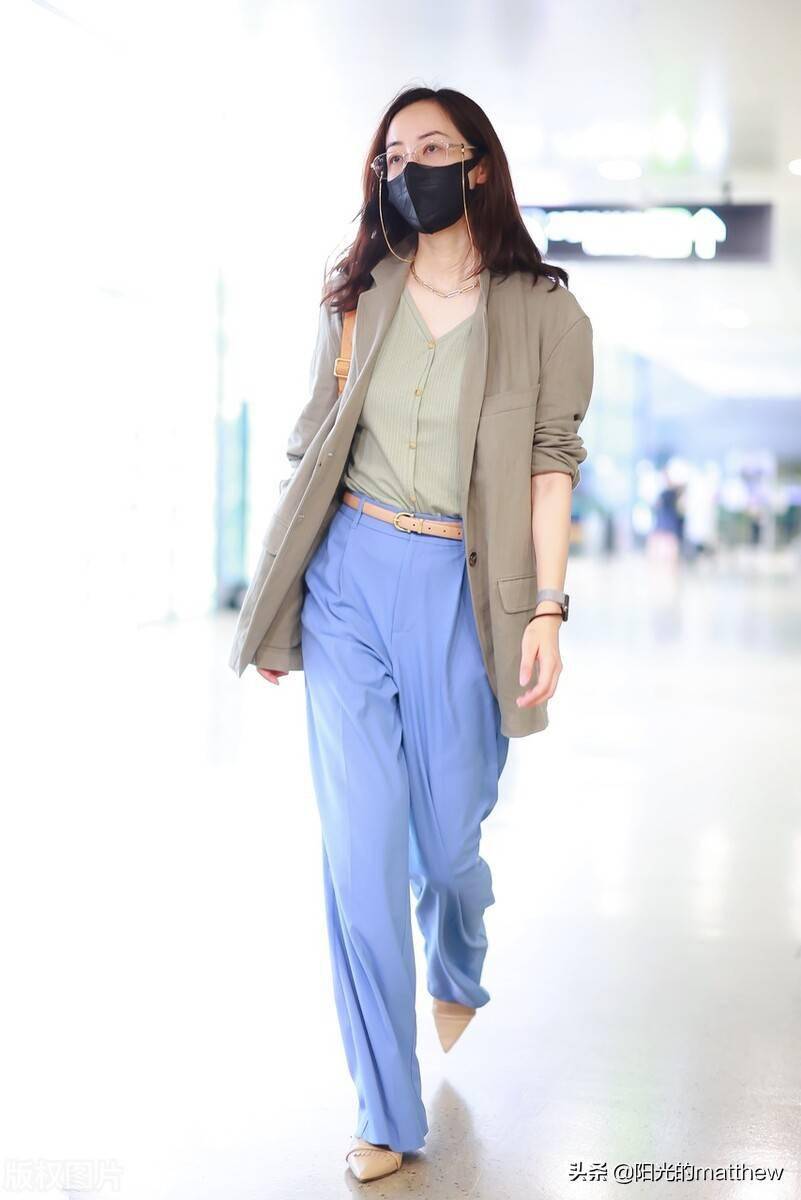 街拍韩雪西装马甲蓝色阔腿西裤简约大气