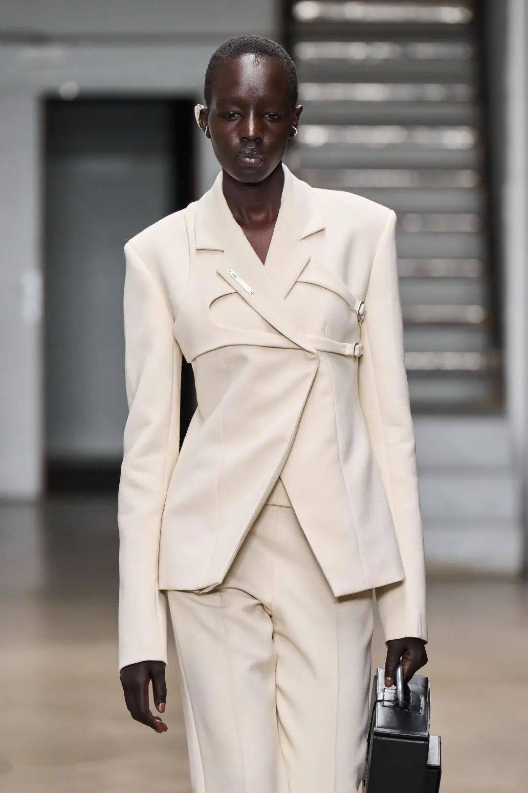 无性别服装设计-是娘?是"性冷淡"?是雌雄同体?