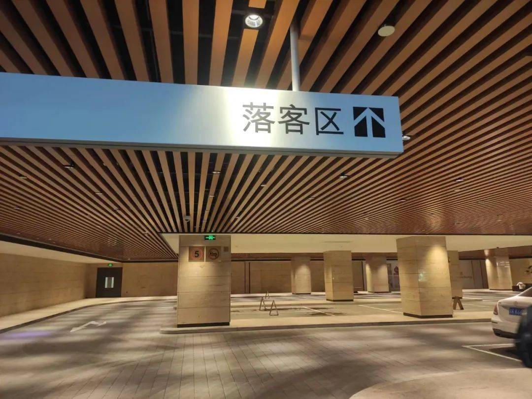 王府井:王府中环地下落客区2)现代商务办公集群——金融街地区金融街