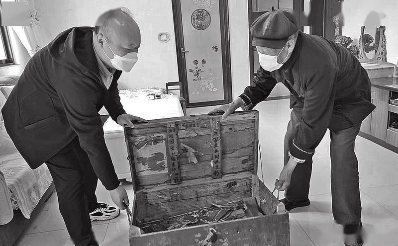 皮影戏箱代代传_李永忠_箱子_道具