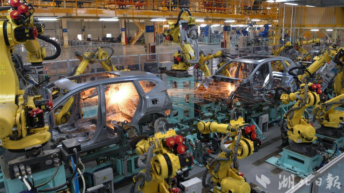 钢铁"裁缝",43秒下线一辆汽车白车身_自动化_焊接_车间