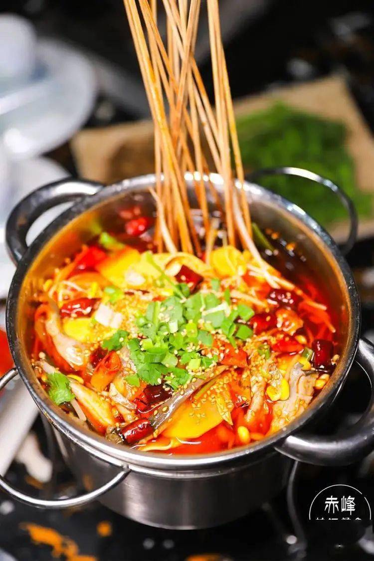 三顺园麻辣涮肚锅这家店比较有氛围,适合谈天说地,朋友沟通感情,喝