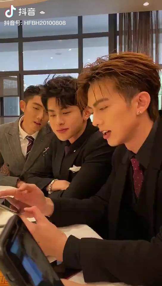 一群小鲜肉帅哥来了友友们有喜欢吗