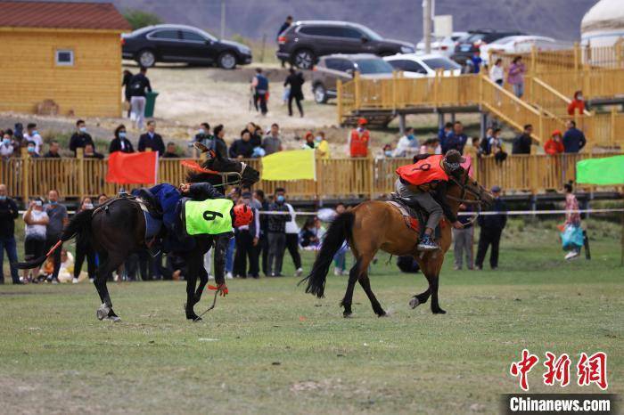 新疆托克逊县哈萨克风情文化旅游节开幕（组图）