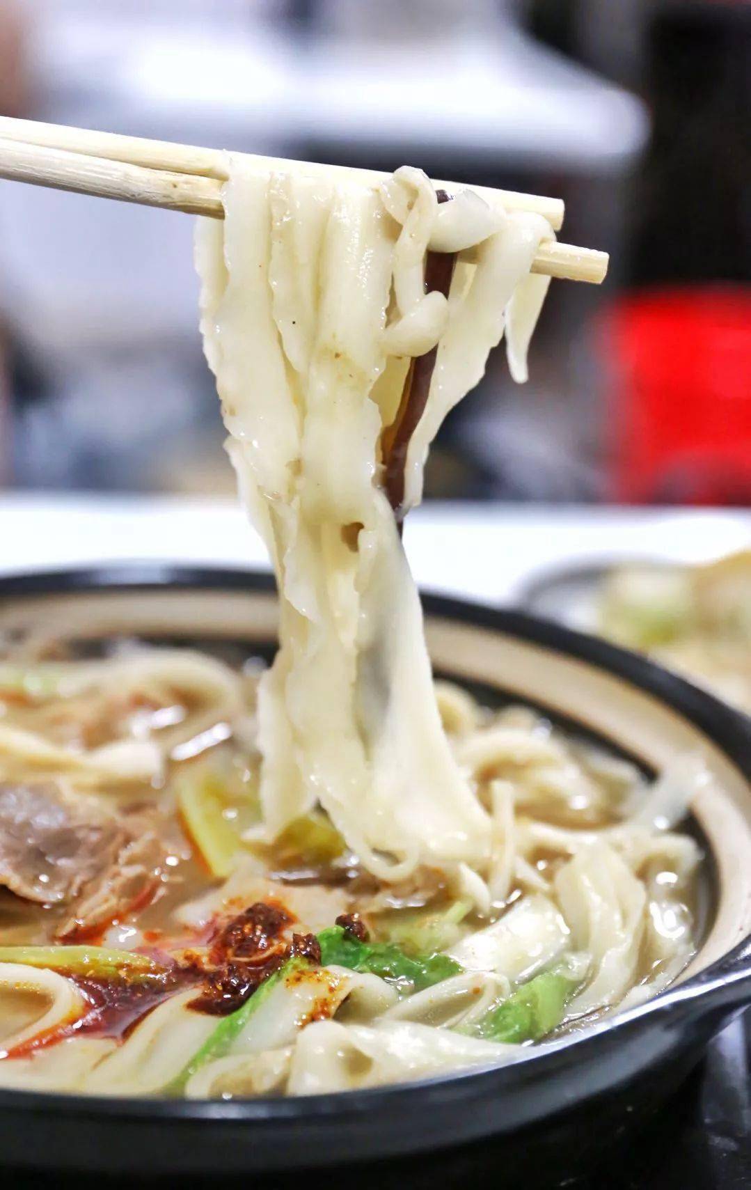 藏在博物馆背后的刀削面夫妻店,凭一碗砂锅纵横了半个老厦港!