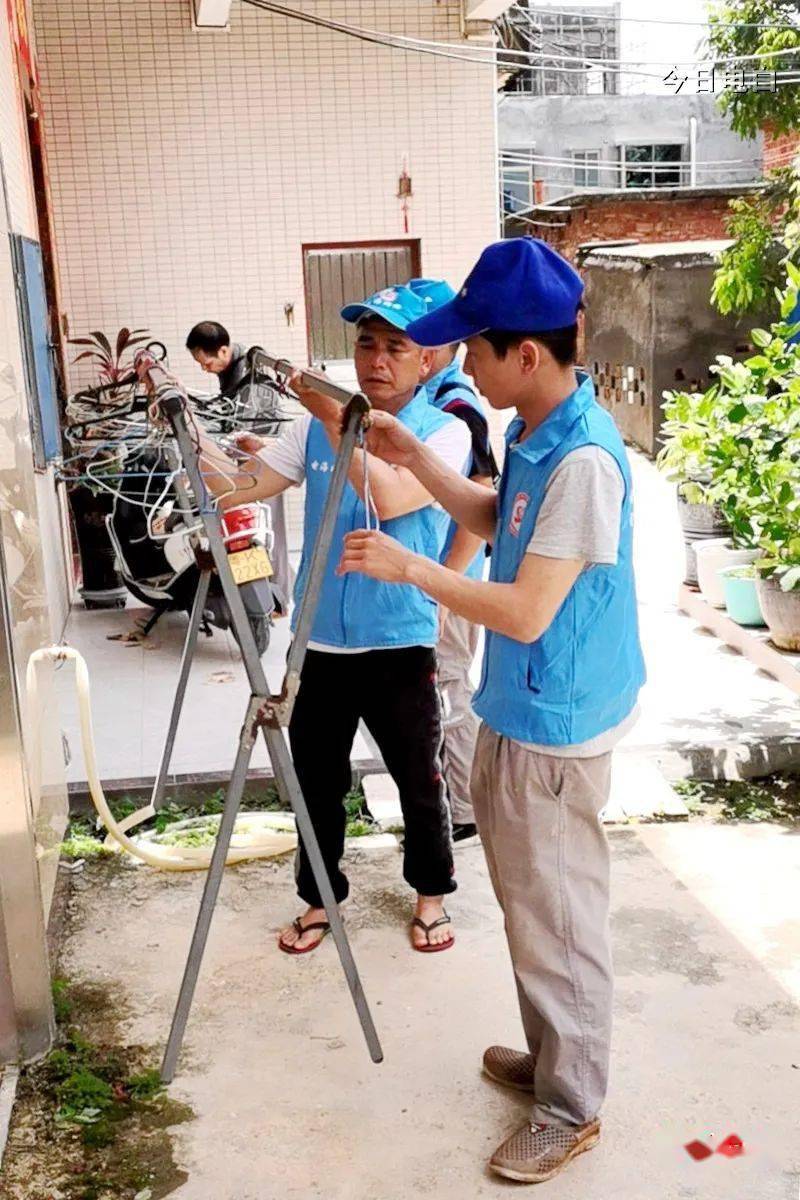 郑日新:"一网情深"格中走 点点滴滴暖民心_网格_村民_工作