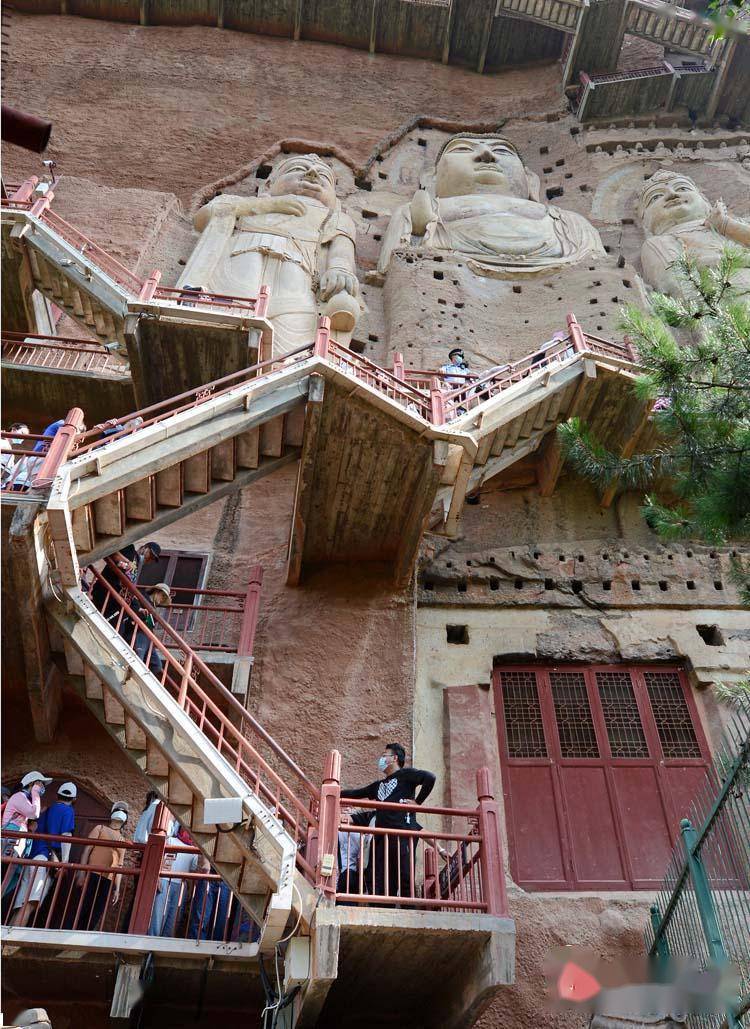 半价门票惠游客麦积山景区迎来暑期旅游旺季