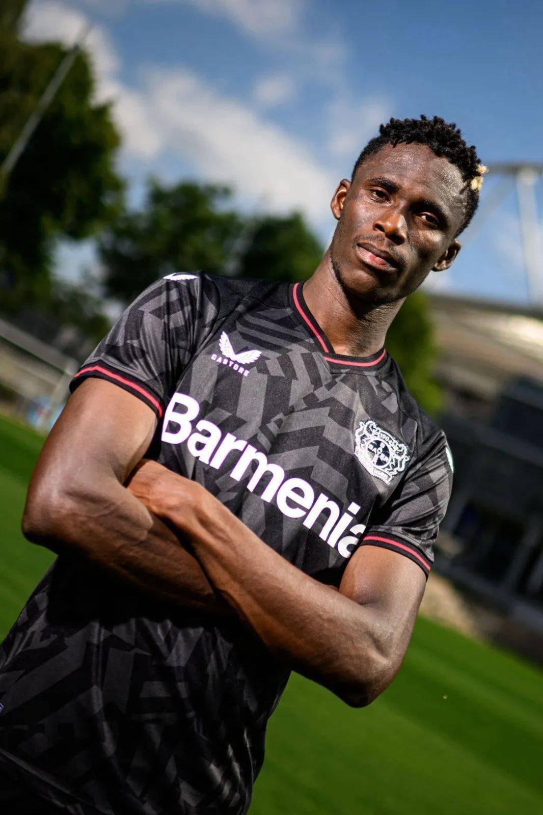 勒沃库森发布2022/23赛季客场及第二客场球衣_黑色_castore_口号