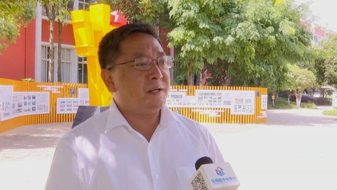 盈江县委常委,副县长 杨成端:"今天我们盈江教育考察团来到中华小学