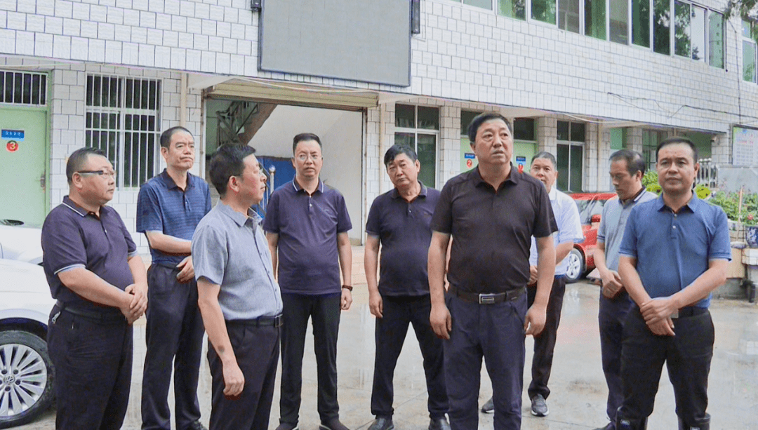 区委常委,政府常务副区长张继龙,政府副区长田国权一同检查.