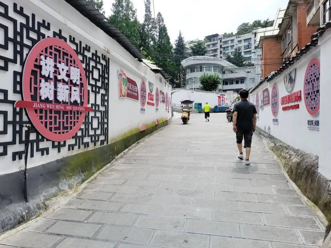 人民幸福生活是最大的人权红花岗区改造背街小巷扮靓人居环境