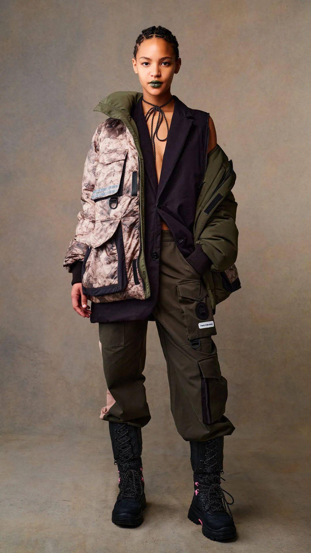 经由fengchenwang巴黎时装周首秀解读设计师王逢陈的时尚与跨界思维