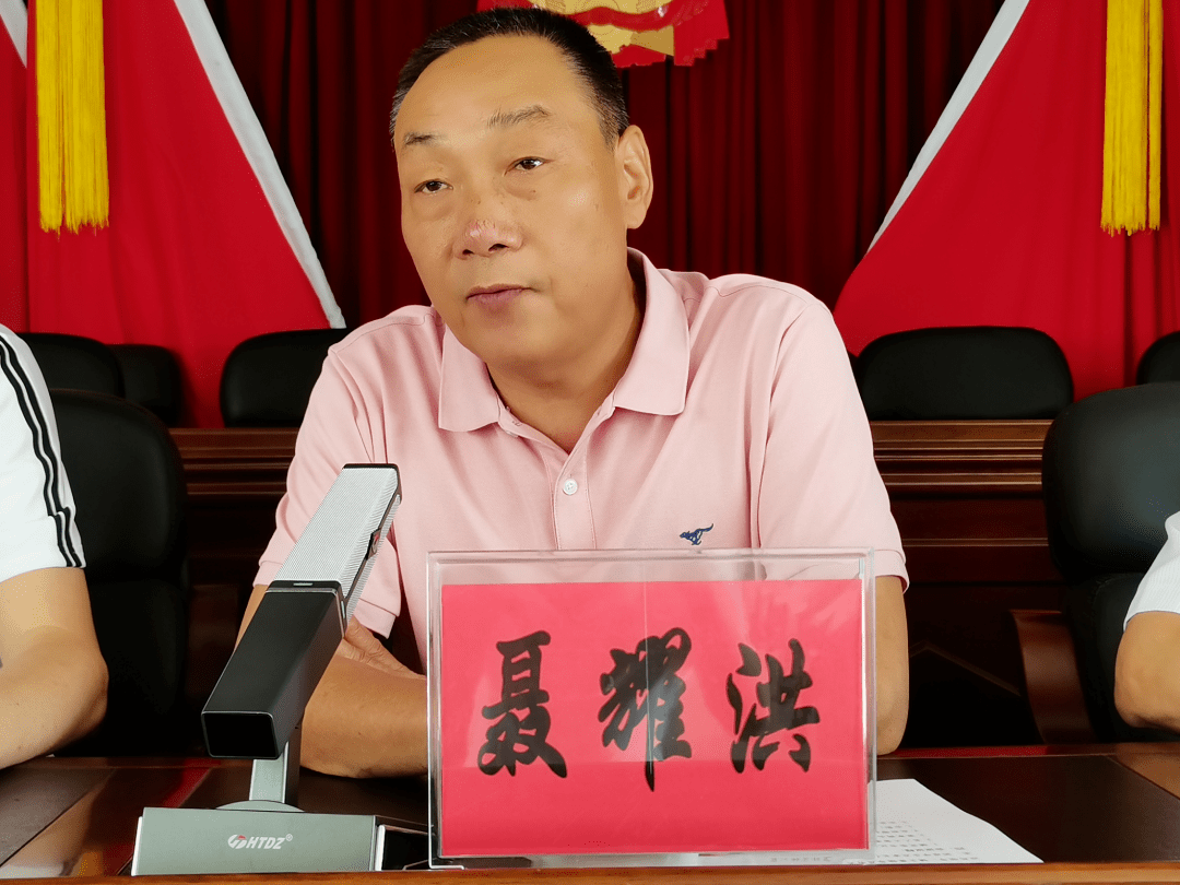 中堡镇举行爱心圆梦结对帮扶百名学子一对一见面暨帮扶金发放仪式