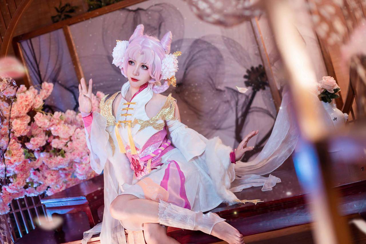 《王者荣耀》嫦娥拒霜思cosplay