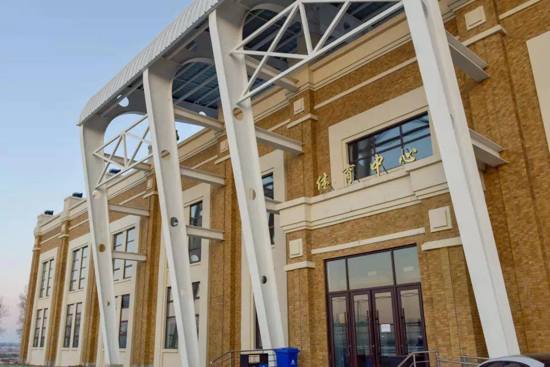 长春金融高等专科学校少年有山海踏过皆繁华