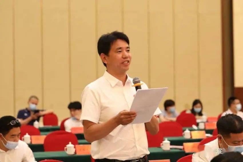 市政协委员,华菱涟钢一炼轧厂连铸精炼维修车间副主任 易俊一是全新