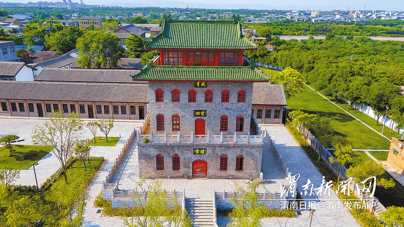 望湖楼全景近年来,富平县注重传统村落保护发展,对莲湖村堑城基础设施