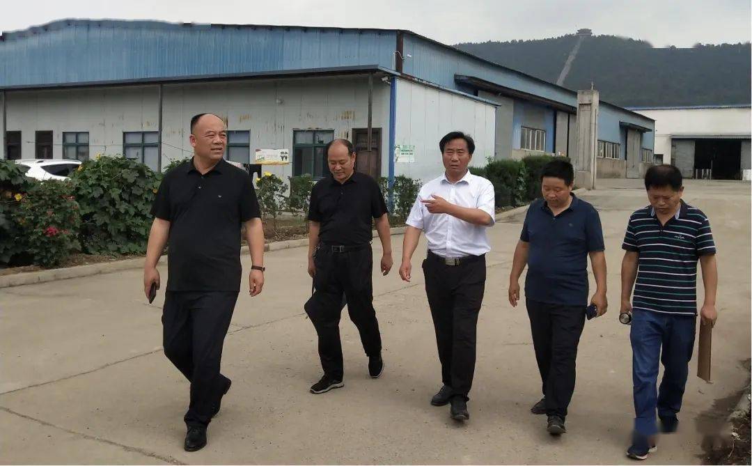 7月15日,市林业局党组书记,局长余泽厚带领市局领