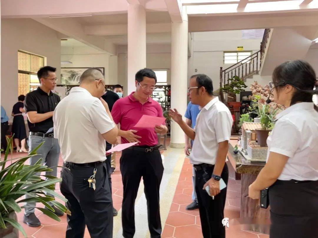 泉州市人民政府副市长蔡天守一行调研鸿江盆景植物园
