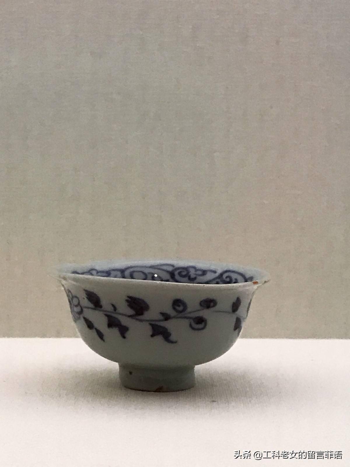 国博元代陶瓷展：展出的实用器和供器中，有几件是孤品_青花瓷_