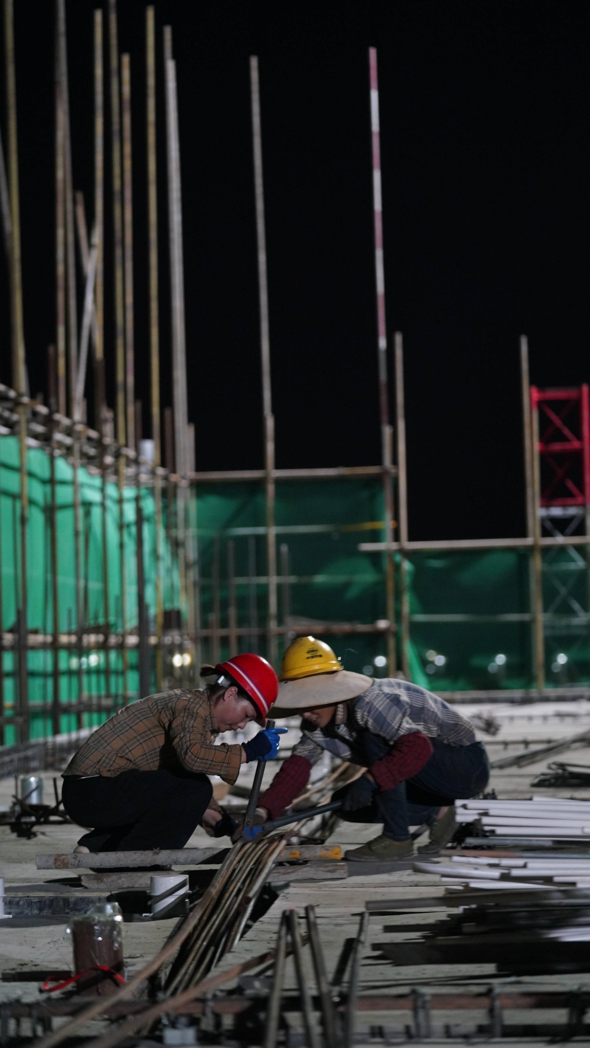 夏日工地里的母子团聚_赛文_工作_赣江