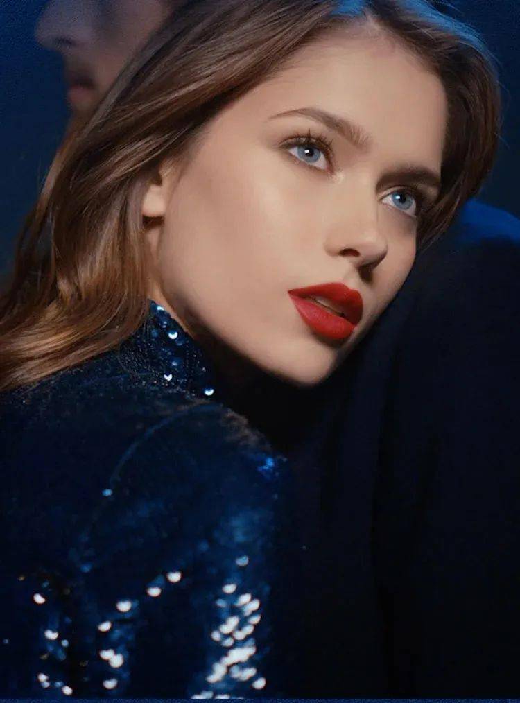 兰蔻2022七夕限定版小蛮腰唇膏模特试色67