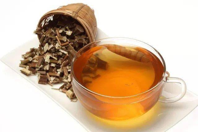 用于胸膈痞闷,呃逆:紫苏梗 15 克,陈皮 6 克,生姜 3 片,水煎服.