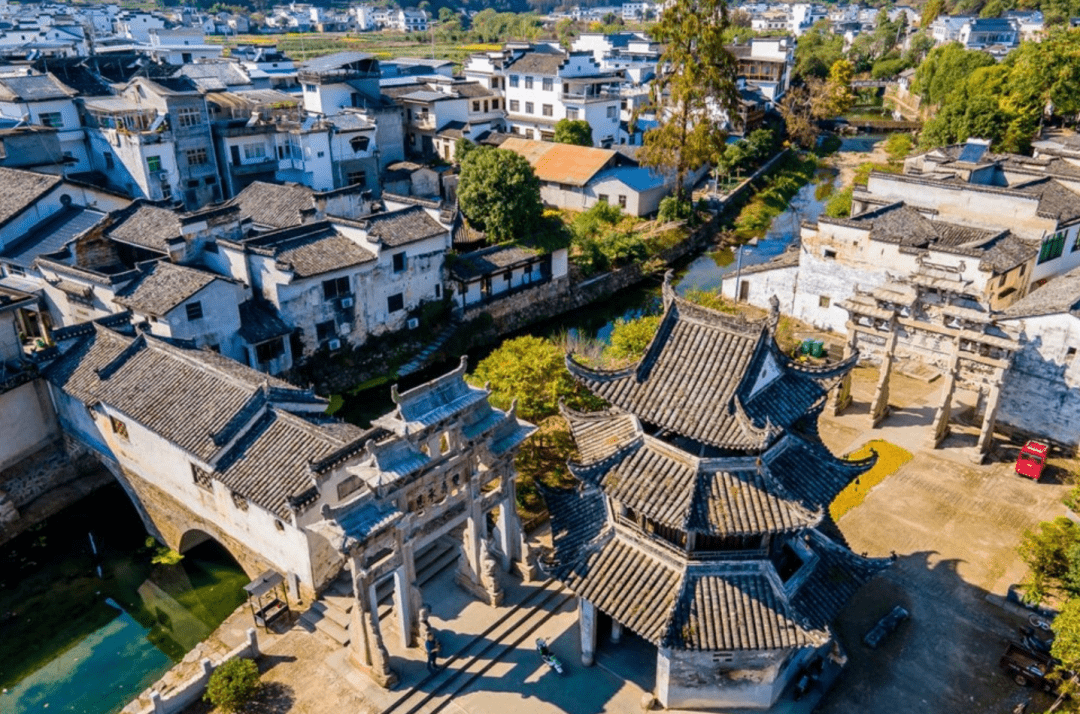 来自马蜂窝用户@红粉飞飞521除了日常大家探索徽州时会抵达的一些古镇