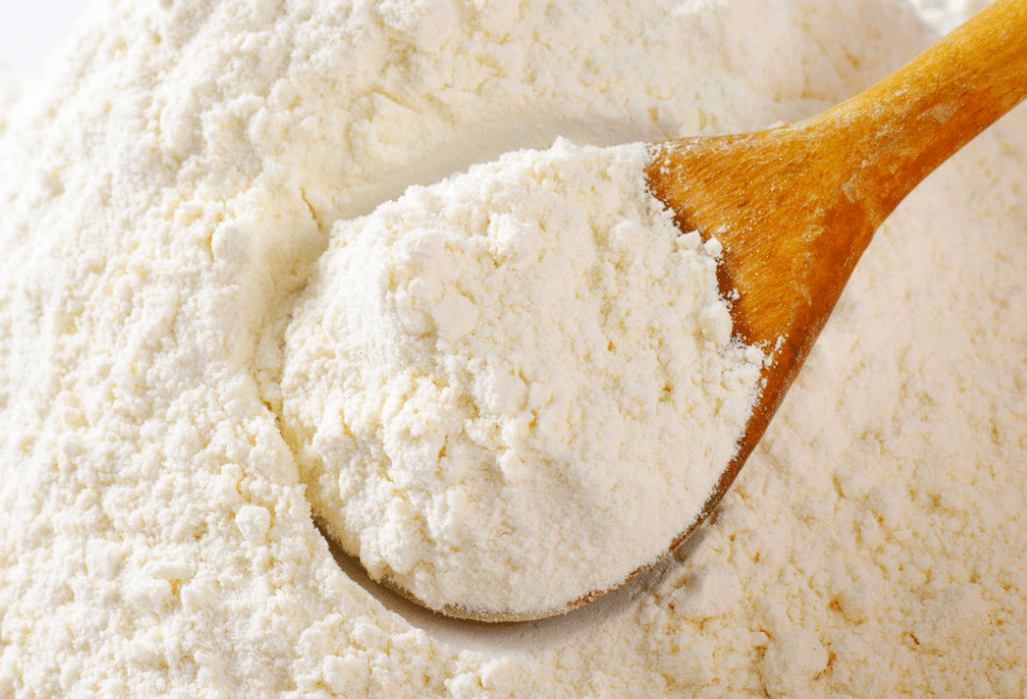 买散装面粉最直观的一个辨别方法看一下它的颜色.