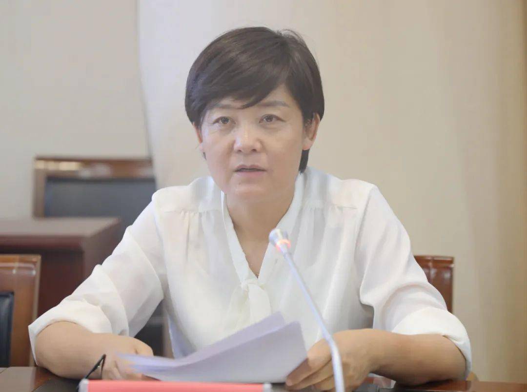 县委副书记和晓英出席会议并讲话,县人民政府副县长汤国荣主持会议并