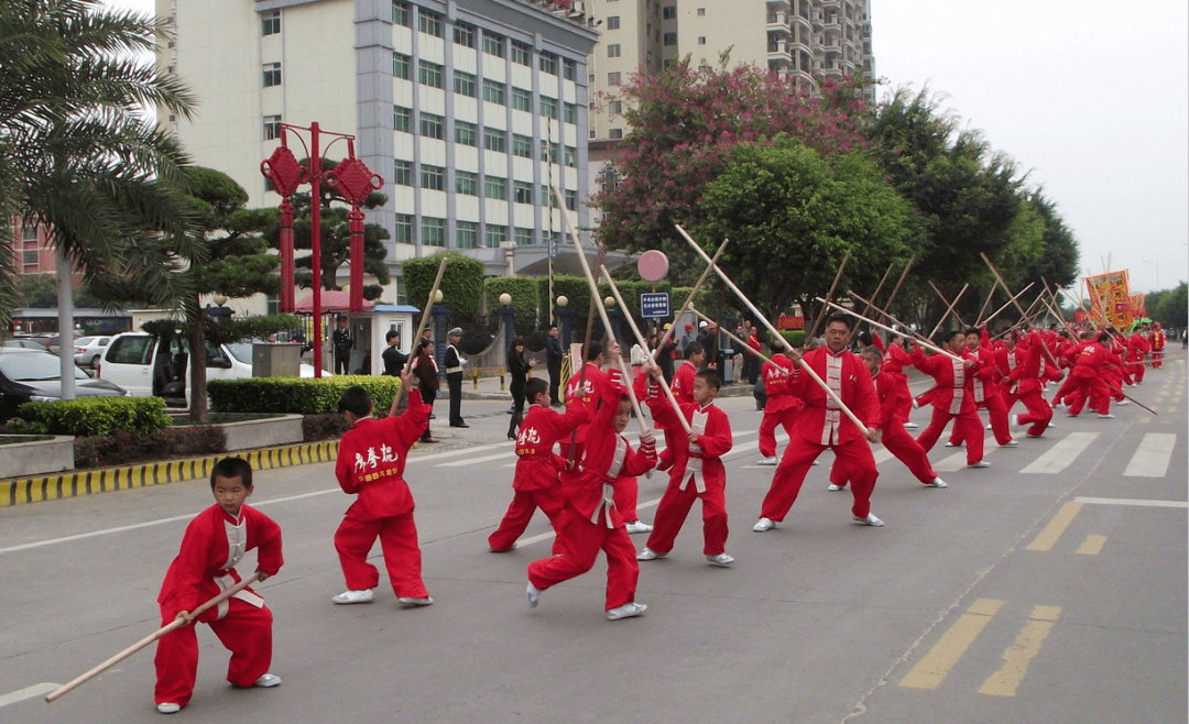 河源有一套被誉为“中国四大棍法之一”的棍法,是?_乌石村_棍术_草席
