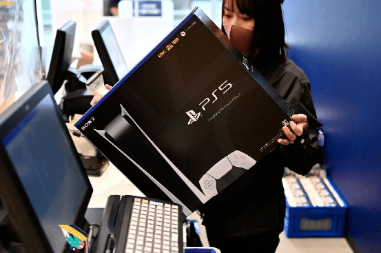 为了买到一台游戏机，日本玩家有多拼？