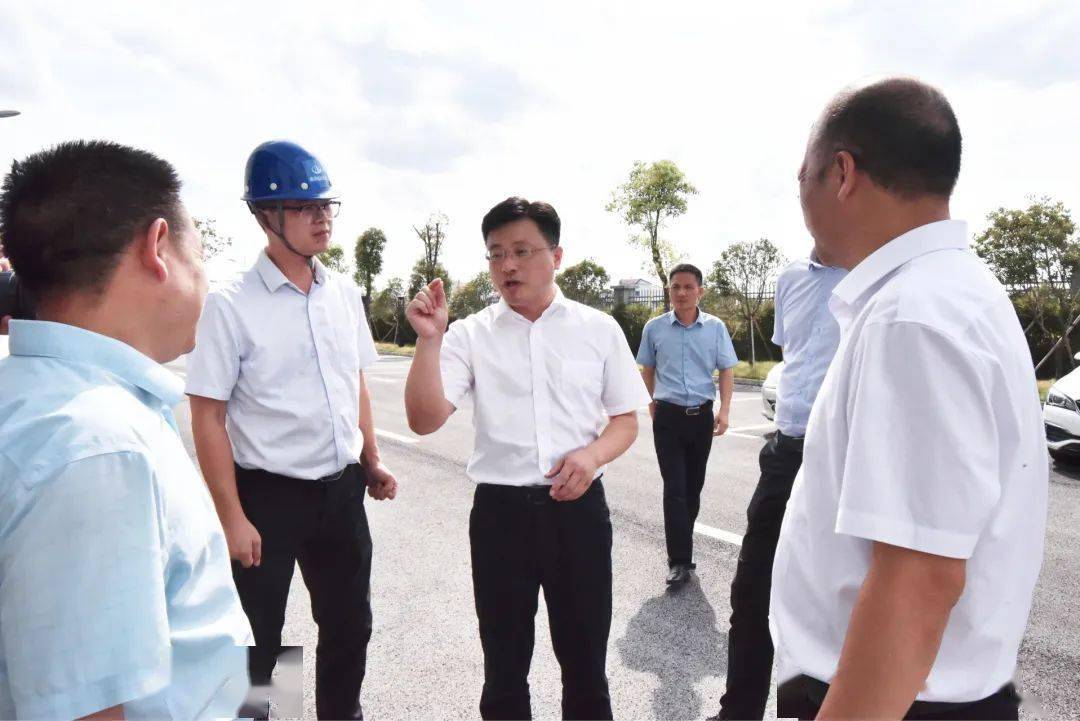 2022年月湖区"夏送清凉"走访慰问一线职工活动_鹰潭市_敖捷_同志