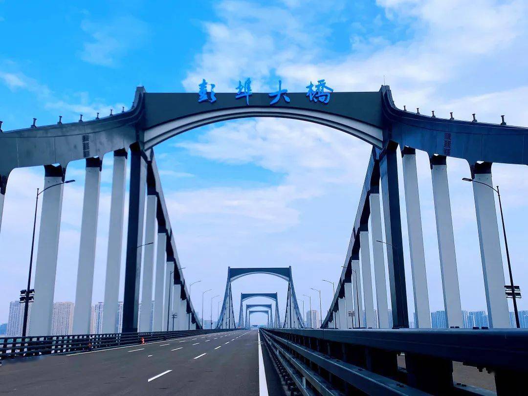 新彭埠大桥挂牌,预计9月底前通车