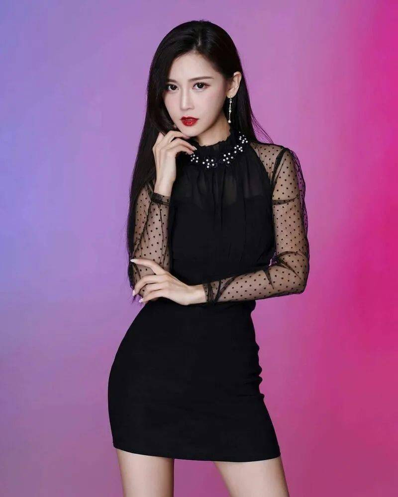 过百长腿模特儿许玲玲