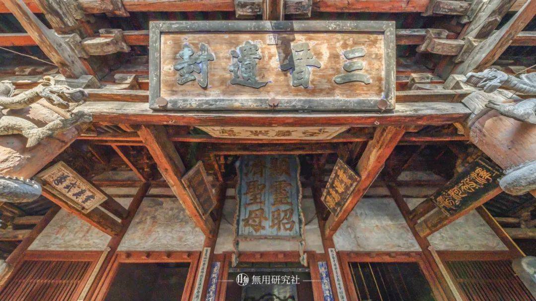 陕西岐山凤雏村早周遗址是迄今发现最早的四合院,是最早的用瓦建筑,由