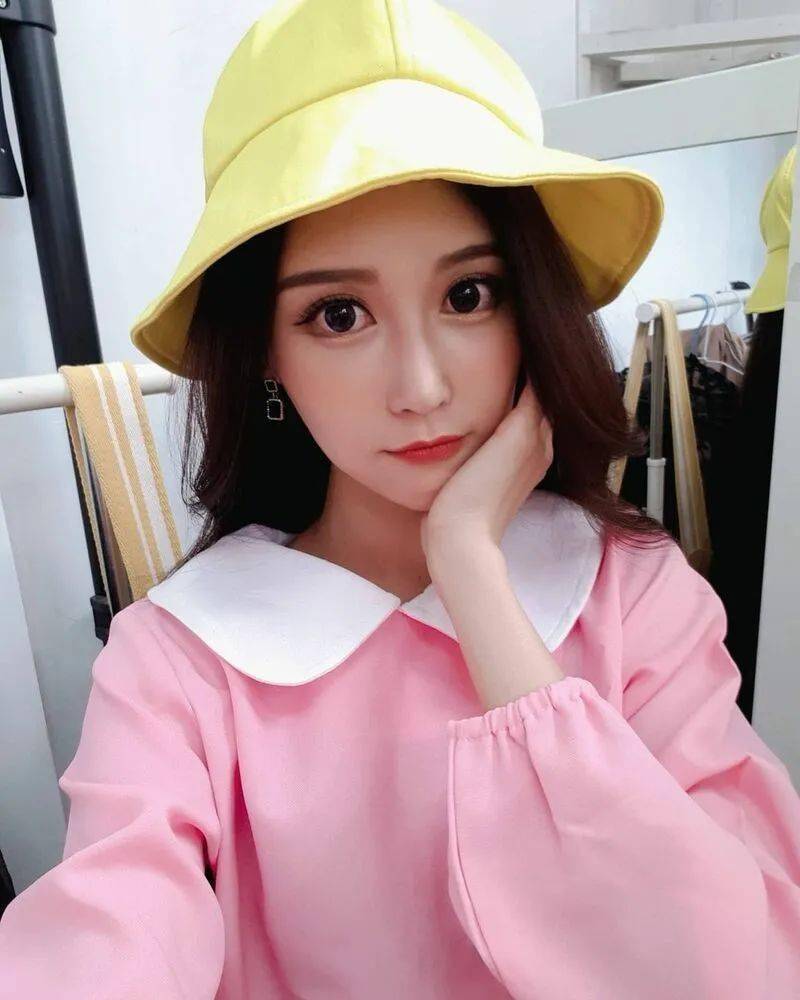 过百长腿模特儿"许玲玲"