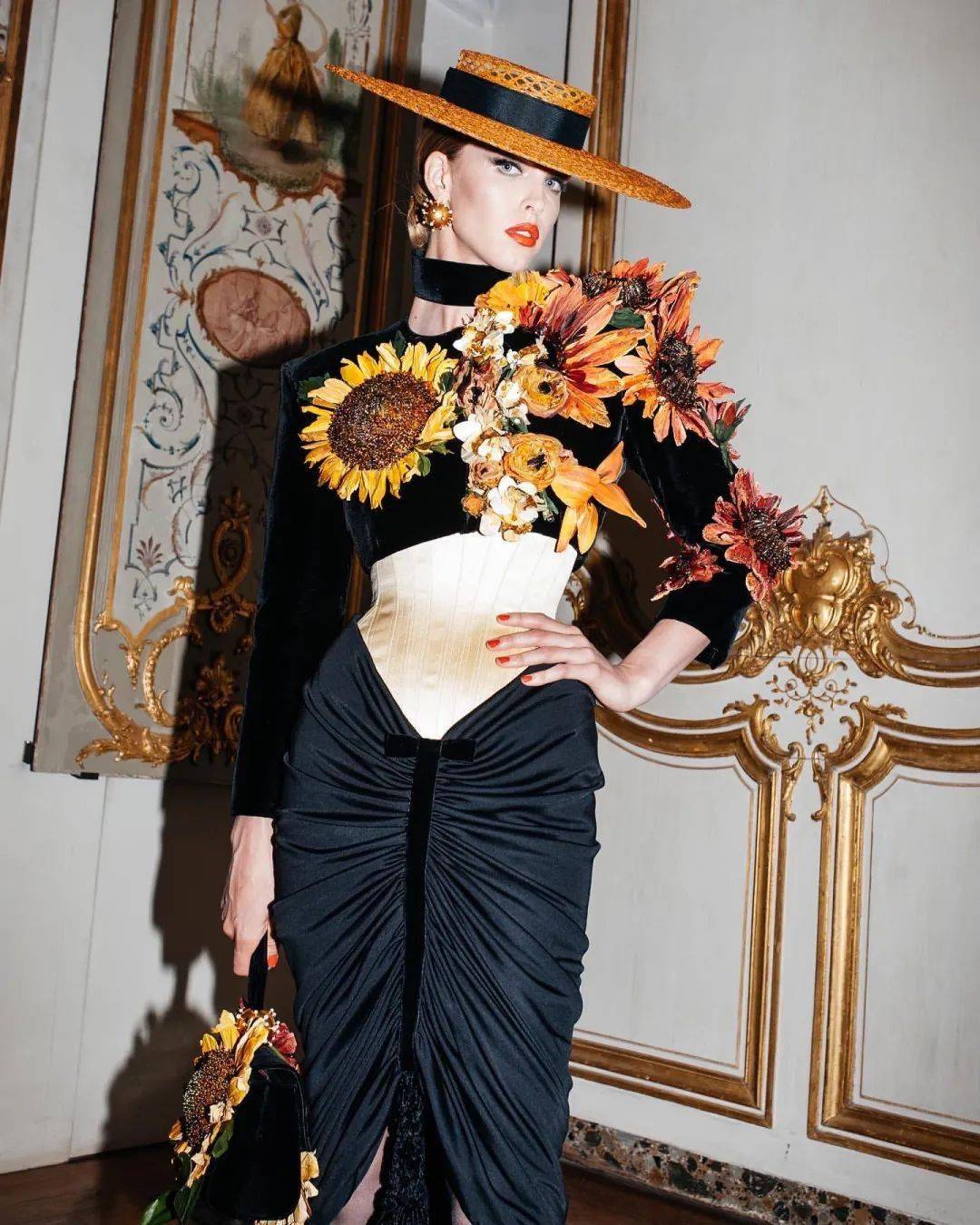 看roseberry玩转超现实主义风格打开了对高级定制美丽的想象力