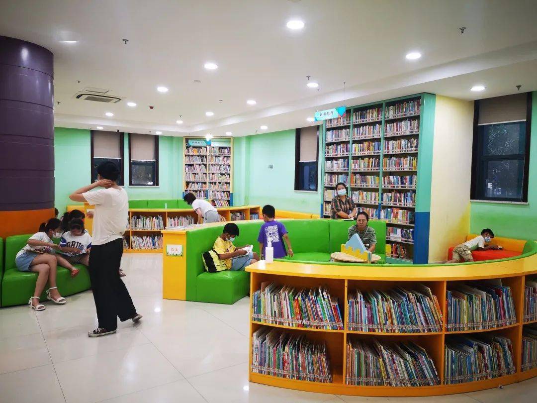 用书香点亮夜生活瓯海区图书馆恢复夜间开放