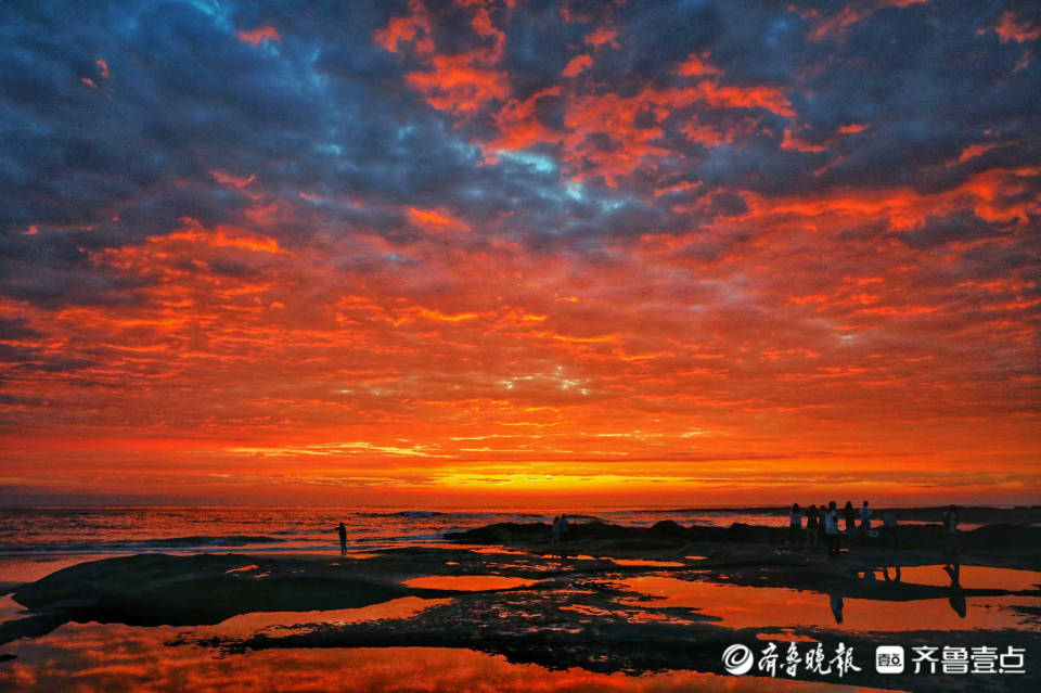 好景山东|快来看！旭日东升彩霞满天,日照灯塔夏日海景美如画_手机搜狐网