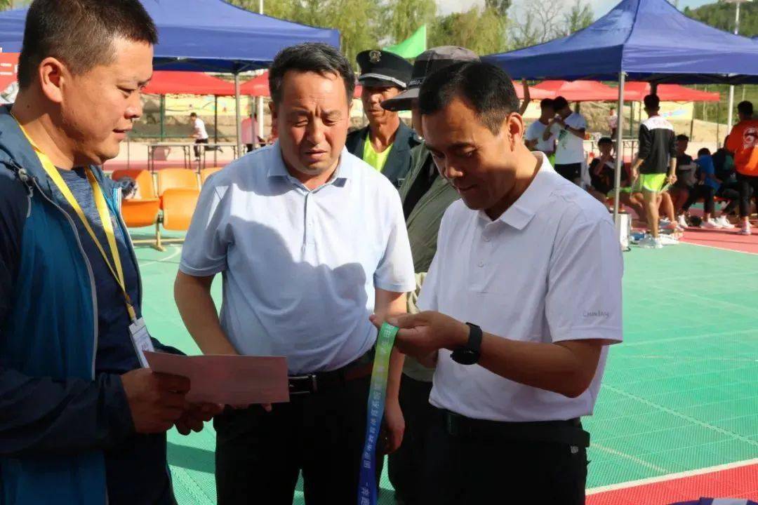 运动会期间,隆德县教育工委书记,教育体育局党组书记,局长李瞿鹭及
