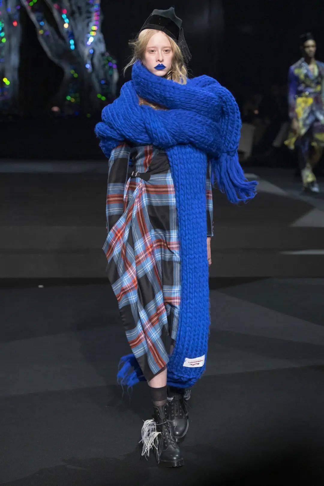 秋冬流行2223夸张字母粗线针织灵活多元的针织围巾